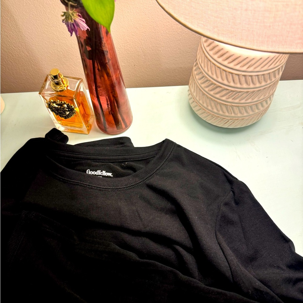 BLACK LONG SLEEVE SO SOFT OMG